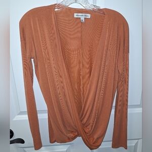 An Abercrombie and Fitch ladies long sleeve wrap top in a size small. EUC